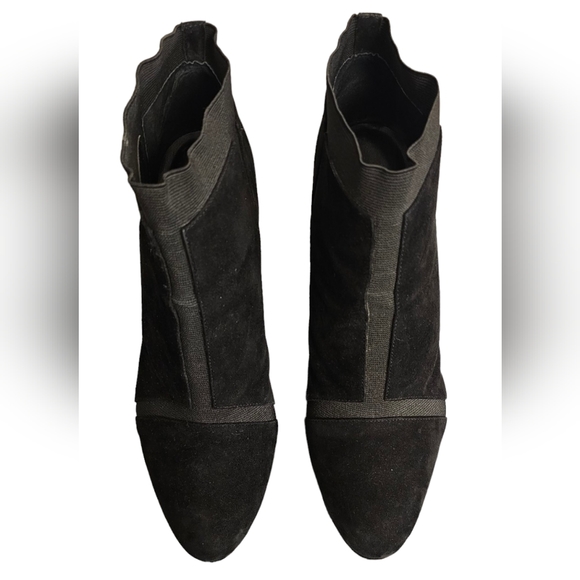 Calvin Klein. Women's Suede Ankle Boots. Black. Size 11. - Picture 2 of 6